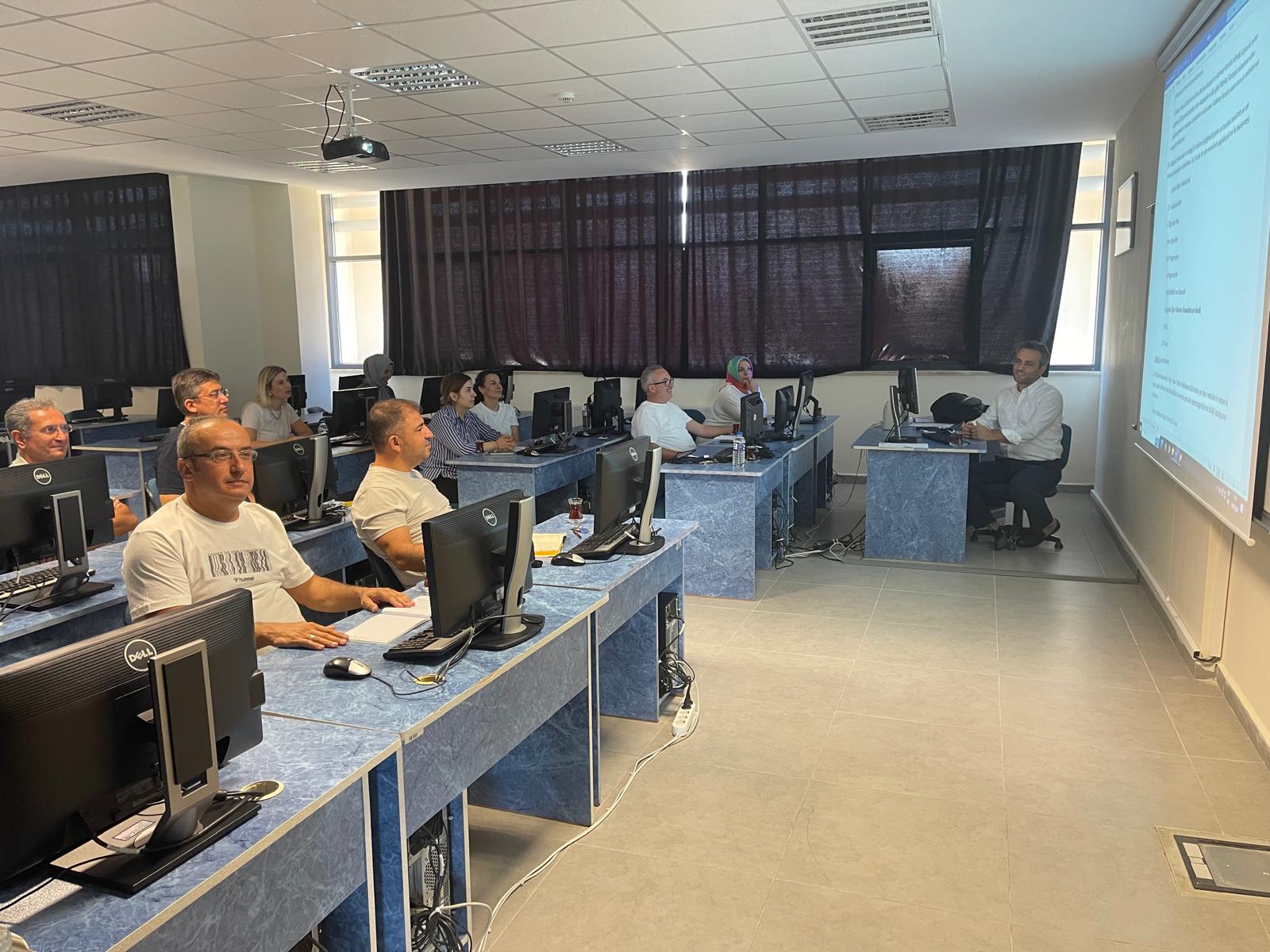 Meslek Yüksekokulumuzda Bilgilendirme ve Değerlendirme Toplantısı